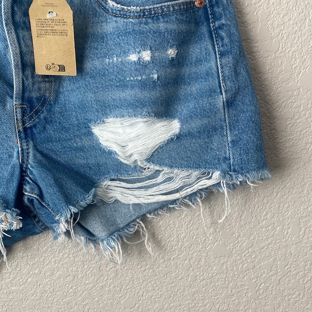 Levi's Women's 501 Shorts  Light Cotton Button Fly Distressed Sizes:  24/27/30 - Picture 3 of 8